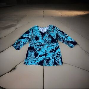 Belle by Kim Gravel Size Medium Key West Palm Printed V-Neck Top  Blouse Blue